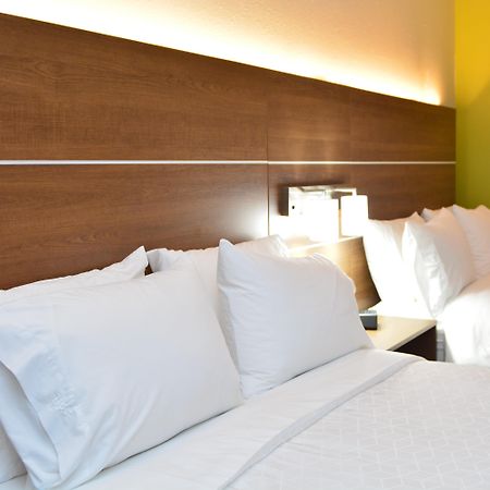 Holiday Inn Express Seguin By Ihg Екстер'єр фото